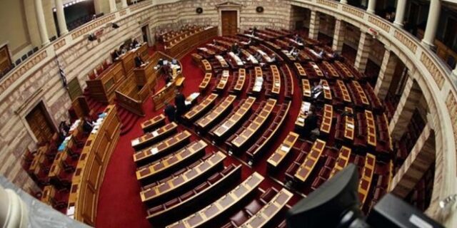 Στη ‘λίστα Νικολούδη’ ο προϊστάμενος για τον έλεγχο οικονομικών των κομμάτων στη Βουλή