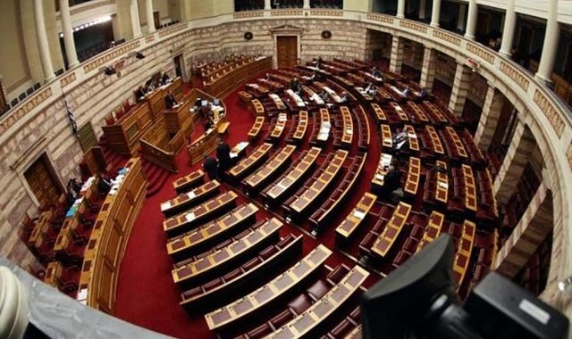 Στη ‘λίστα Νικολούδη’ ο προϊστάμενος για τον έλεγχο οικονομικών των κομμάτων στη Βουλή