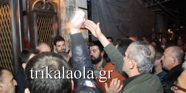 Τρίκαλα: Αγρότες εισέβαλαν σε εκδήλωση του ΣΥΡΙΖΑ