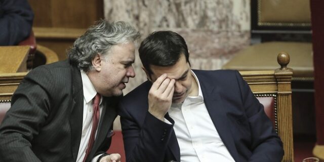 Οι βουλευτές του ΣΥΡΙΖΑ κάνουν ‘φύλλο και φτερό’ το ασφαλιστικό