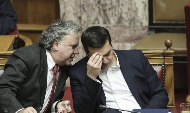 Οι βουλευτές του ΣΥΡΙΖΑ κάνουν ‘φύλλο και φτερό’ το ασφαλιστικό