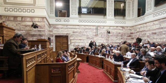 Εγκρίθηκε επί της αρχής από τις επιτροπές το ‘παράλληλο πρόγραμμα’. Αντιπολίτευση: ‘Παράλληλο δούλεμα’