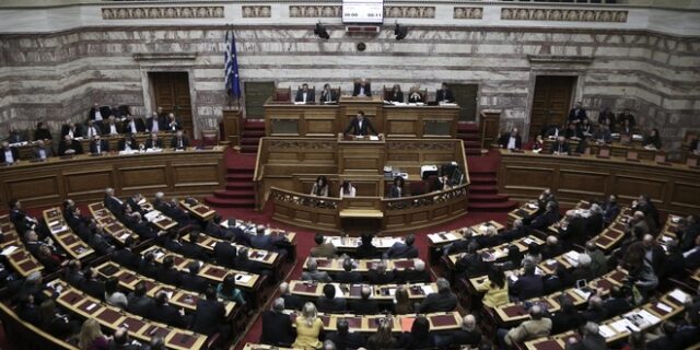 Χαμένοι στη μετάφραση της Μπόργιανς. Κλίμα πόλωσης στη Βουλή