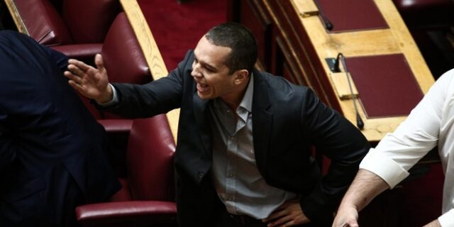 Βίντεο: Το σκηνοθετημένο παραλήρημα Κασιδιάρη
