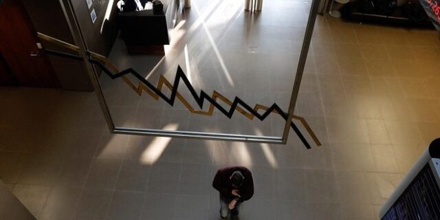 Χρηματιστήριο: Η μεγαλύτερη έξοδος επενδυτών στην ιστορία του