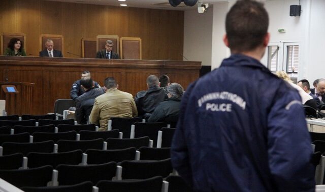 Ξανά στη Βουλή δικογραφίες για τη Χρυσή Αυγή
