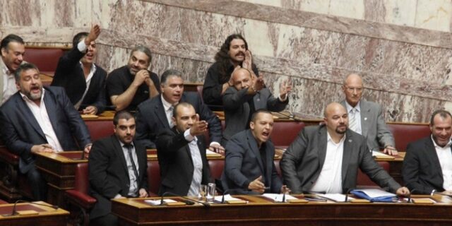 Στη δικαιοσύνη στέλνει ο Βούτσης τους Χρυσαυγίτες για τα έκτροπα στη Βουλή