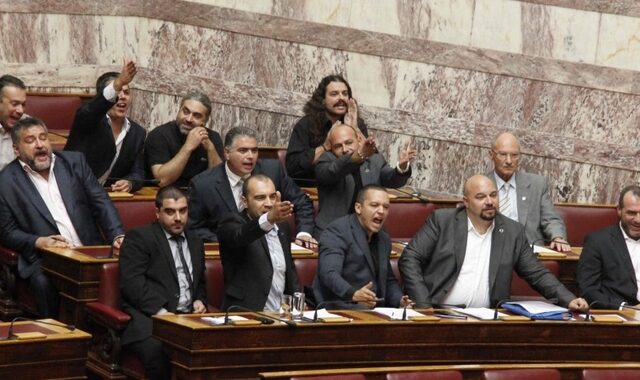 Στη δικαιοσύνη στέλνει ο Βούτσης τους Χρυσαυγίτες για τα έκτροπα στη Βουλή