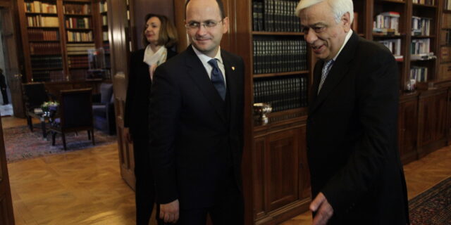 Παυλόπουλος: Να μην έχει φοβικά σύνδρομα η Αλβανία