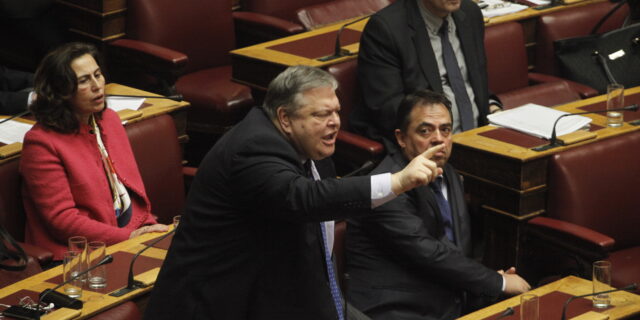 ‘Αιλουροειδές’ αποκάλεσε ο Βενιζέλος τον Παπαγγελόπουλο