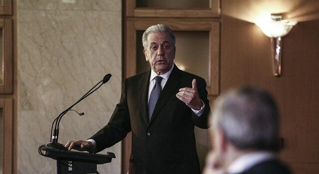 Αβραμόπουλος: Στο ίδιο πνεύμα με την ΕΕ το ανακοινωθέν των πολιτικών αρχηγών