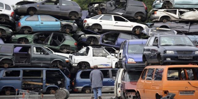 Αλεξιάδης: Εκμεταλλευτείτε την ευκαιρία όσο προλαβαίνετε. Αποσύρετε τα ΙΧ σας