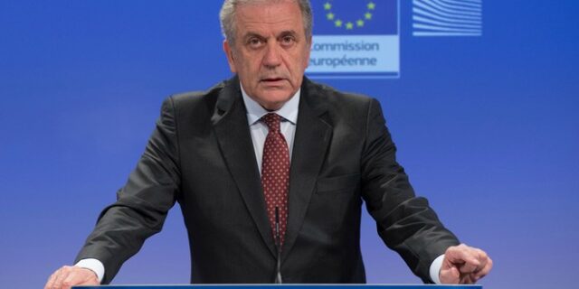 Αβραμόπουλος: Μέχρι το Μάιο θα πρέπει να έχει καταγράψει όλους τους μετανάστες η Ελλάδα