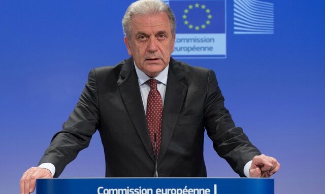 Αβραμόπουλος: Μέχρι το Μάιο θα πρέπει να έχει καταγράψει όλους τους μετανάστες η Ελλάδα