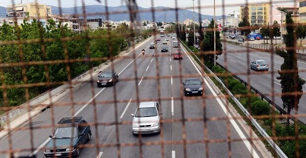 Δεν θα ξεφεύγει κανείς: Τσιπάκι σε όλα τα οχήματα θα δίνει στοιχεία για τέλη, ΚΤΕΟ, ασφάλιση