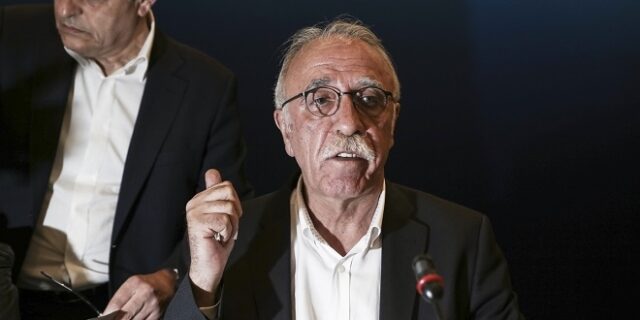 Βίτσας σε FT: Έως και δύο χρόνια θα παραμείνουν στην Ελλάδα οι πρόσφυγες