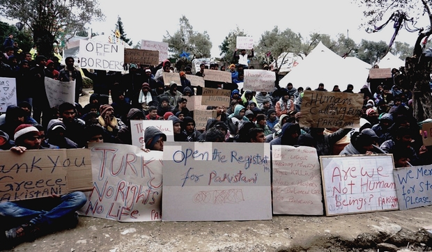 Μετανάστες στη Μυτιλήνη ζητούν να μην απελαθούν. ‘Είμαι Χριστιανός, κινδυνεύω στο Πακιστάν’
