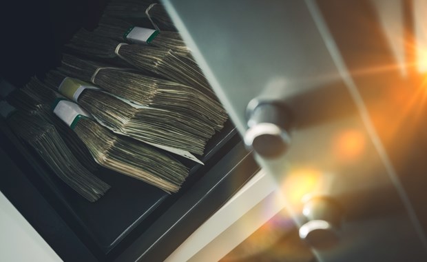 Αντίστροφη μέτρηση για το μπλόκο στις καταθέσεις εξωτερικού