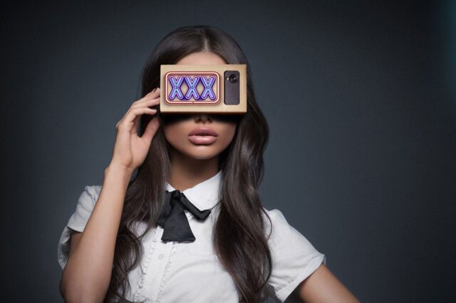 Virtual Reality: Μία επανάσταση 1 δισ. στη βιομηχανία του πορνό