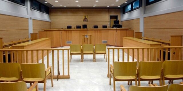 Ποινική δίωξη για εκβίαση και ξέπλυμα βρόμικου χρήματος σε πρώην οικονομικό επιθεωρητή