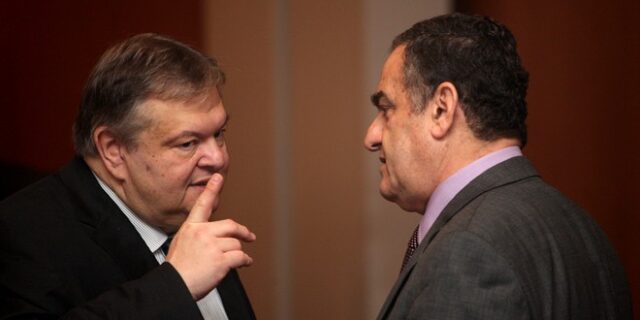 Πέντε δικογραφίες για υπουργούς στη Βουλή