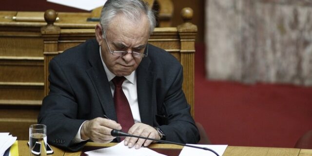 Φωτογραφική διάταξη για υψηλόμισθους εξωτερικούς σύμβουλους καταγγέλλει η αντιπολίτευση