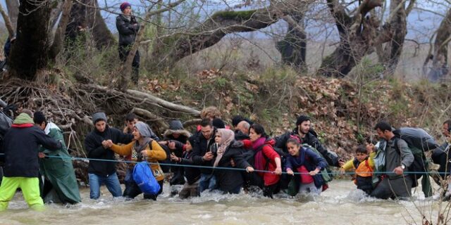 Η μαζική ‘φυγή’ από την Ειδομένη τρόμαξε την κυβέρνηση