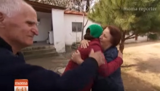 Ειδο-μένουμε άνθρωποι: Το ζευγάρι των ηλικιωμένων που πήρε στο σπίτι τους πρόσφυγες