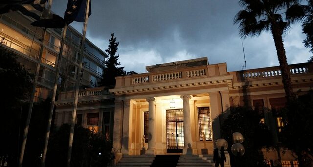 Σύσκεψη στο Μαξίμου για το προσφυγικό