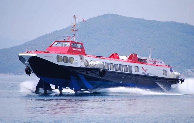 Στον Πειραιά επιστρέφει το “Flying Dolphin 18” με 64 επιβάτες μετά από μηχανική βλάβη