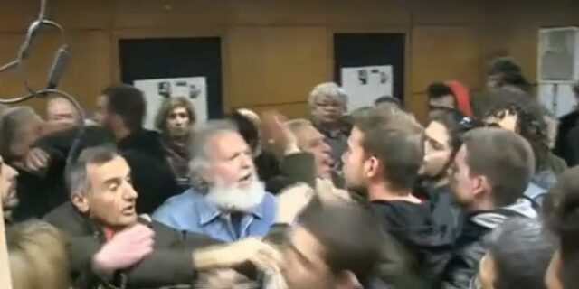 Επεισόδια μεταξύ στελεχών ΣΥΡΙΖΑ και ΛΑΕ πριν από την ομιλία Παππά