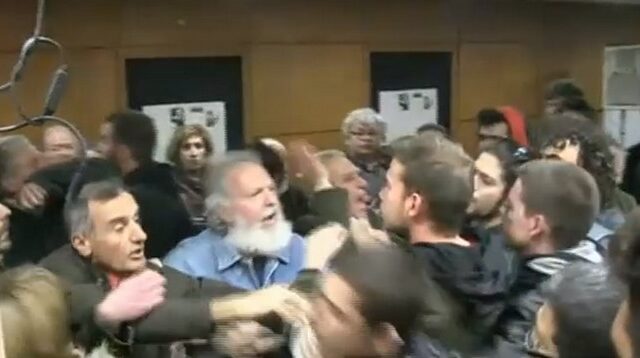 Επεισόδια μεταξύ στελεχών ΣΥΡΙΖΑ και ΛΑΕ πριν από την ομιλία Παππά