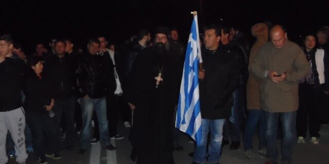 Βέροια: Ο ιερέας προσπάθησε να ανασκευάσει. ‘Ήταν χρυσαυγίτες’, λέει ο δήμαρχος