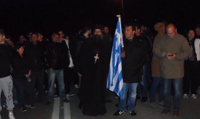 Βέροια: Ο ιερέας προσπάθησε να ανασκευάσει. ‘Ήταν χρυσαυγίτες’, λέει ο δήμαρχος
