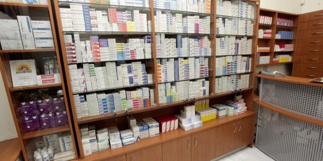 Πρωτοβουλία της ελληνικής κυβέρνησης η “είσοδος” ιδιωτών και εταιριών στα φαρμακεία