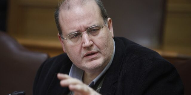 Πρόταση για 20.000 διορισμούς θα καταθέσει ο Φίλης στους Θεσμούς