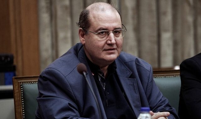 Φίλης: Δεν θα επανέλθει στο άμεσο μέλλον η βάση του 10