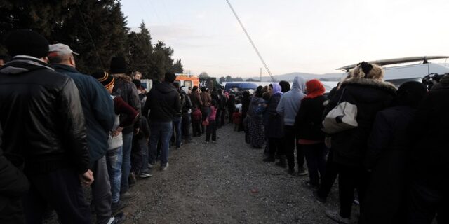 Απαλλάσσονται από τον ΦΠΑ δωρεές και βοήθεια προς τους πρόσφυγες