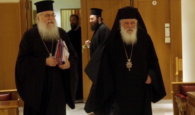 Ιερά Σύνοδος για αποτέφρωση: Δεν θα επιβληθούν μέτρα προς όφελος των άθεων στην ορθόδοξη κοινότητα