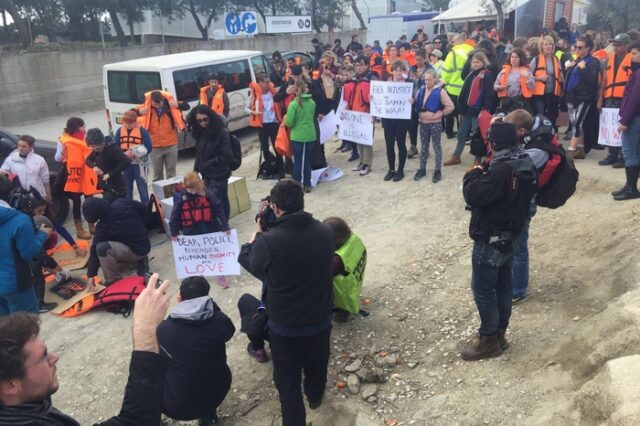 Πορείες διαμαρτυρίας στη Λέσβο με ένταση και μία προσαγωγή