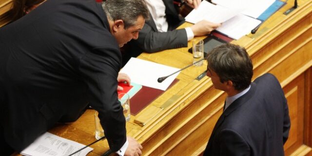 Μητσοτάκης: Να παραιτηθεί ή ο Μουζάλας ή ο Καμμένος