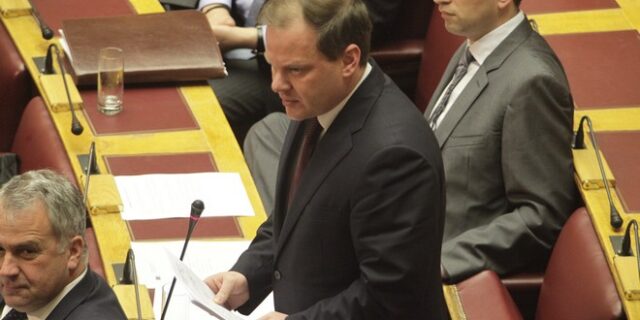 Καραμανλής: Να σταματήσει η ντροπή της Ειδομένης, να ανοίξει ο σιδηροδρομικός σταθμός