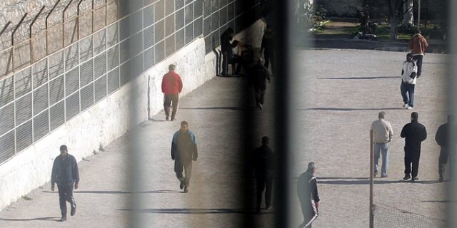 Έκθεση-ντροπή για την Ελλάδα. Αστυνομική αυθαιρεσία, άθλιες συνθήκες κράτησης, τμήματα κολαστήρια