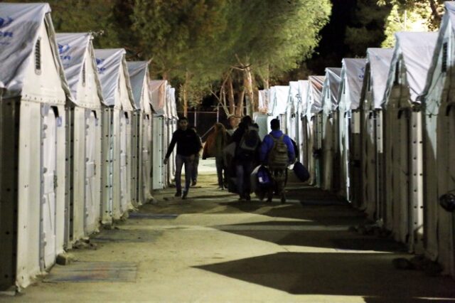 ΣΥΡΙΖΑ Λέσβου κατά κυβέρνησης για χειροπέδες σε μετανάστες
