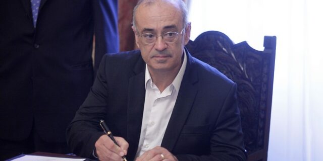 Επιμένει ο Μάρδας για τους πρόσφυγες επενδυτές. ‘Βρήκαμε την εισήγηση στο Google από άλλα κράτη’