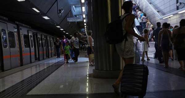 Η οικονομία στο ρεύμα ‘μολύνει’ επιβάτες και εργαζόμενους στο Μετρό