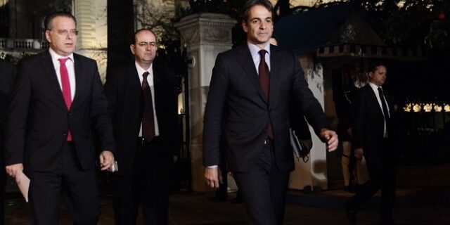 ΝΔ: Εξασθενημένος πολιτικά ο Τσίπρας από τη σύσκεψη των αρχηγών