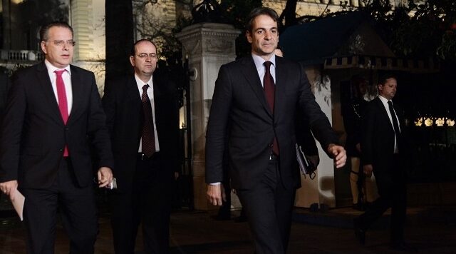 ΝΔ: Εξασθενημένος πολιτικά ο Τσίπρας από τη σύσκεψη των αρχηγών