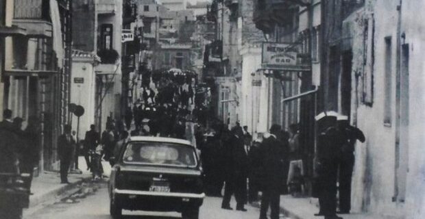 Μηχανή του Χρόνου: Ήρθαν πρόσφυγες από παντού και έφτιαξαν μια νέα ράτσα, λιμανίσια. Τους Πειραιώτες