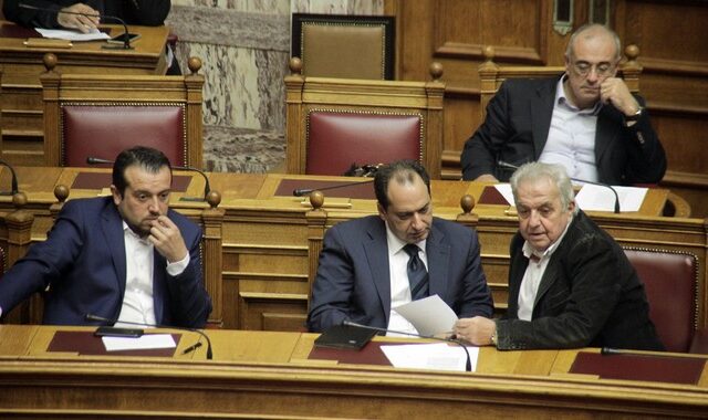 Η κυβέρνηση ‘αδειάζει’ τον Μάρδα για τους πρόσφυγες-επενδυτές